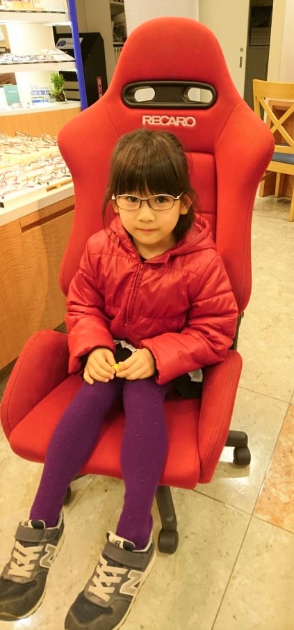富加町の女の子にkoki スヌーピーモデル でお作り頂きました 弱視治療用 子ども用メガネ ブログ 岐阜県関市 メガネ 時計 宝石 補聴器 メガネのハヤシ