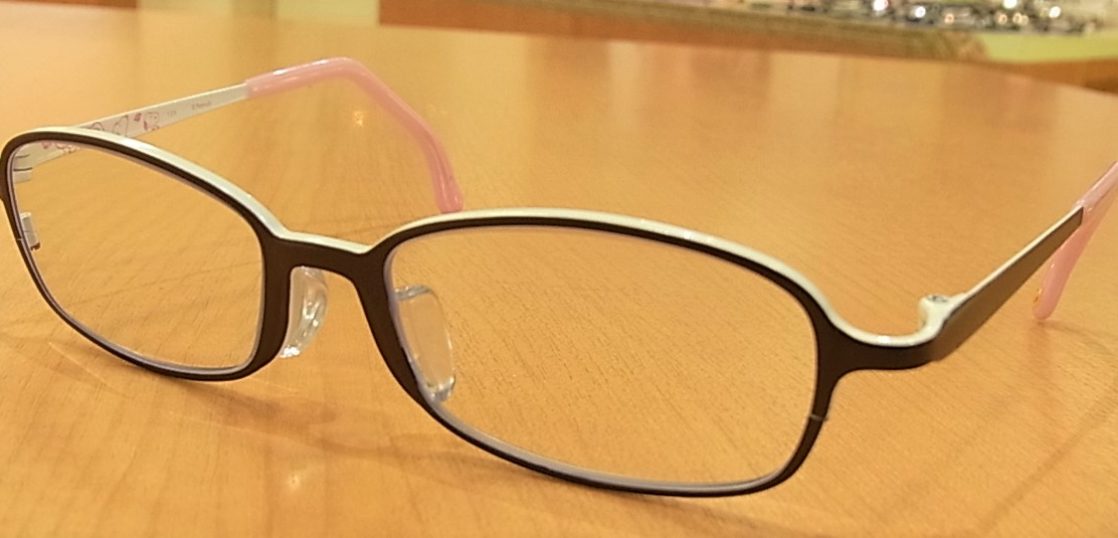 富加町の女の子にkoki スヌーピーモデル でお作り頂きました 弱視治療用 子ども用メガネ ブログ 岐阜県関市 メガネ 時計 宝石 補聴器 メガネのハヤシ